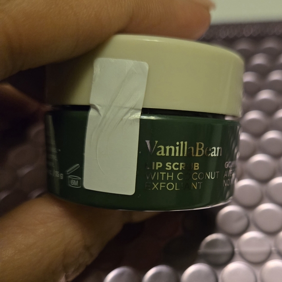 Arbonne Lip Scrub in Green Jar - Picture 4 of 4